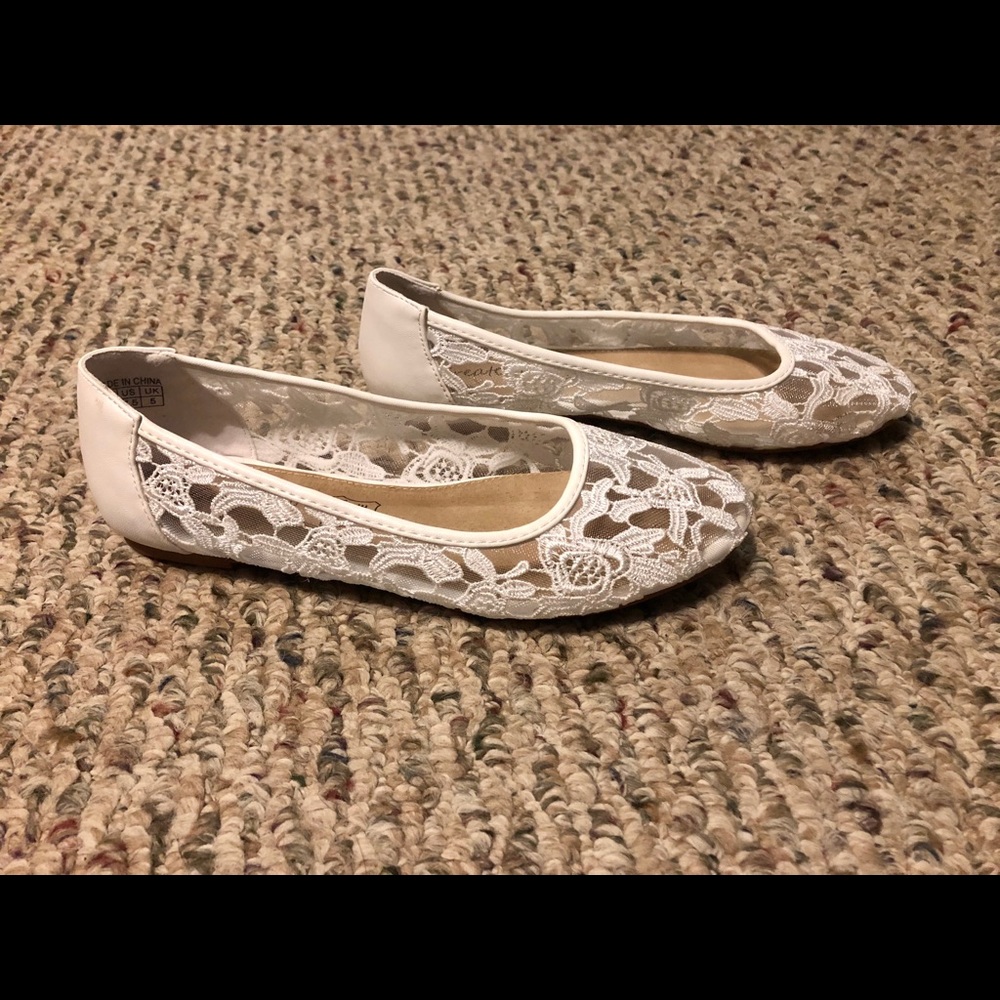 Women’s White Lace Flats 7.5
